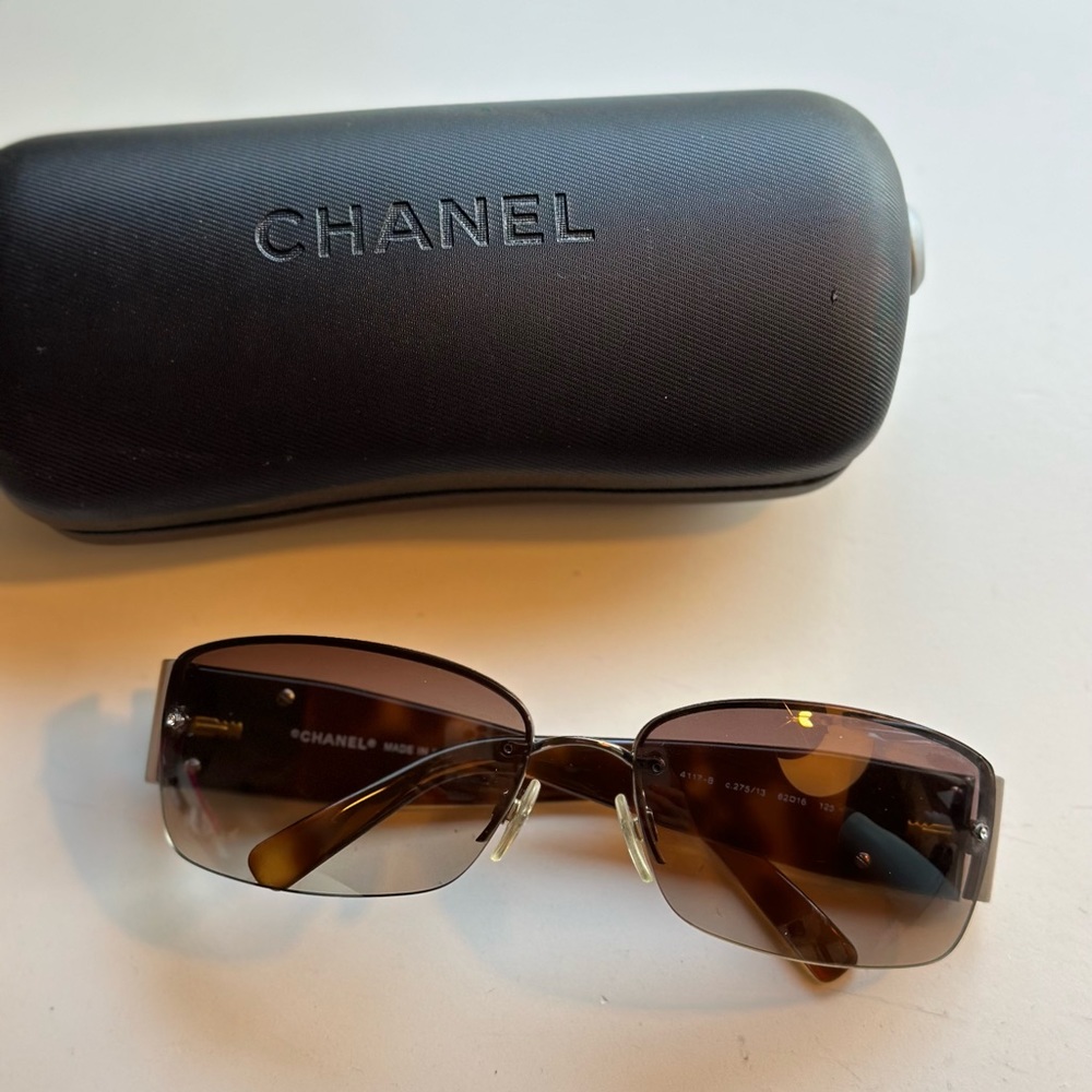 CHANEL Sunglasses